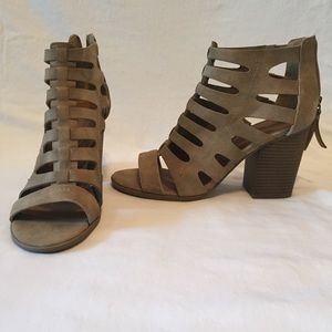 Indigo Rd heels. Size 9 tan/gray